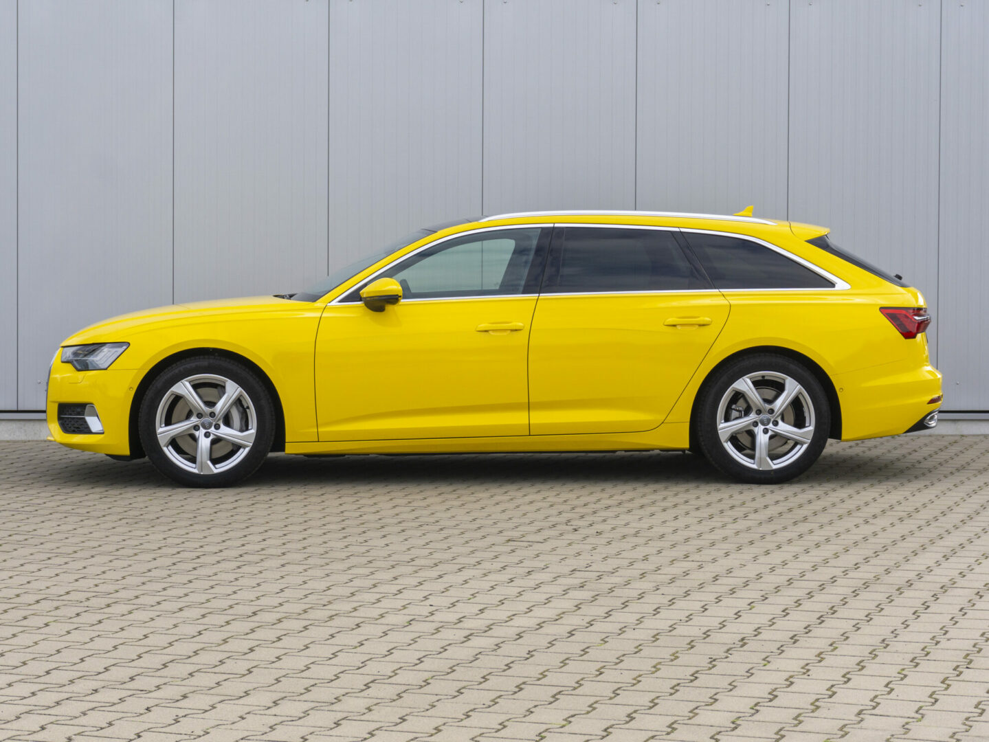 Audi A6 C8 Avant ab 2018 Folierung Gelb linke Seite © INTAX.de 2020-07-22
