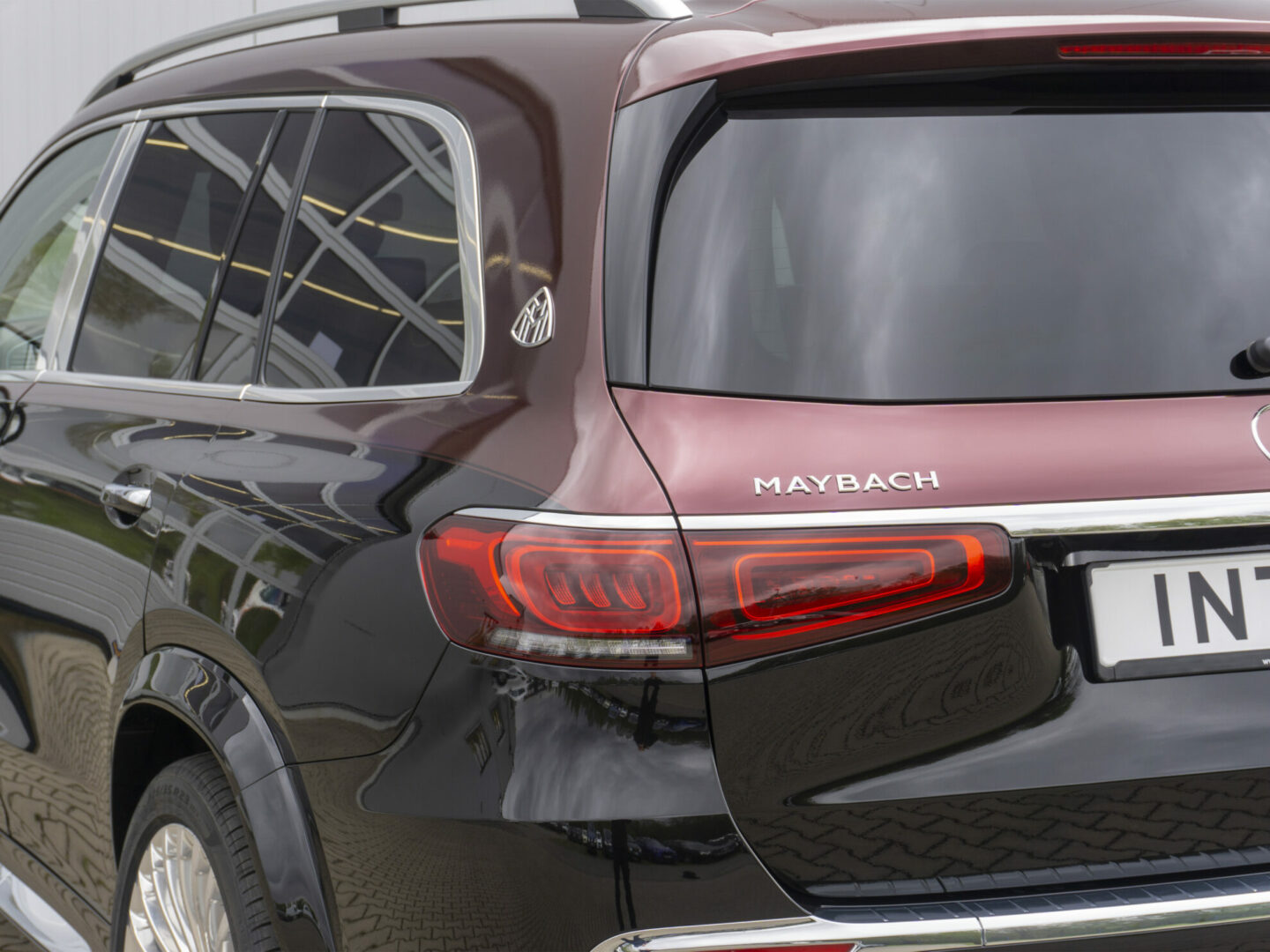 Mercedes-Maybach GLS 600 ab 2020 Teilfolierung Gloss Metallic Passion Red Detail HL © INT AX.de 2021-05-04